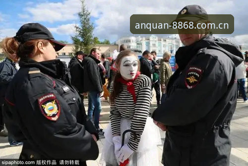 三名英国警员 vs 四十人：世界杯安保规模骤减背后，体育观赛安全如何保障？